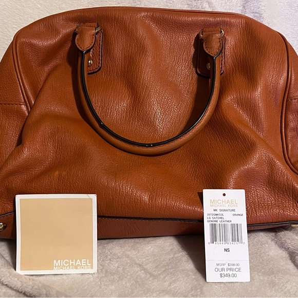 MK handbag! - Picture 2 of 6